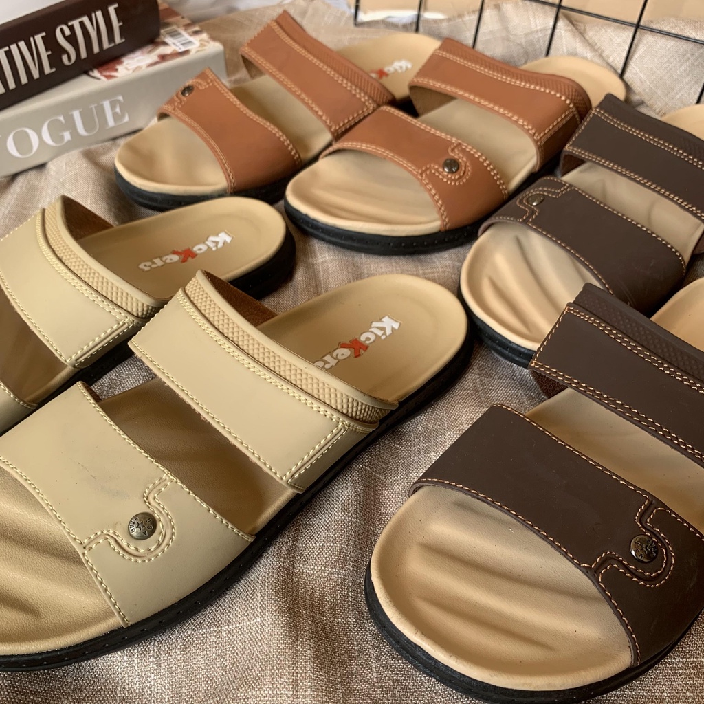 (TANPA KARDUS)SLOP TAMPAN 4 SENDAL PRIA cowok KULIT SINTETIS terlaris termurah Sandal pria dewasa Sandal pria Sandal jepit pria Sandal casual pria elegant Sandal kulit Share: Sandal Kasual Kulit Pria Original Model Jepit Pria Santai Ringan Sandal Jepi