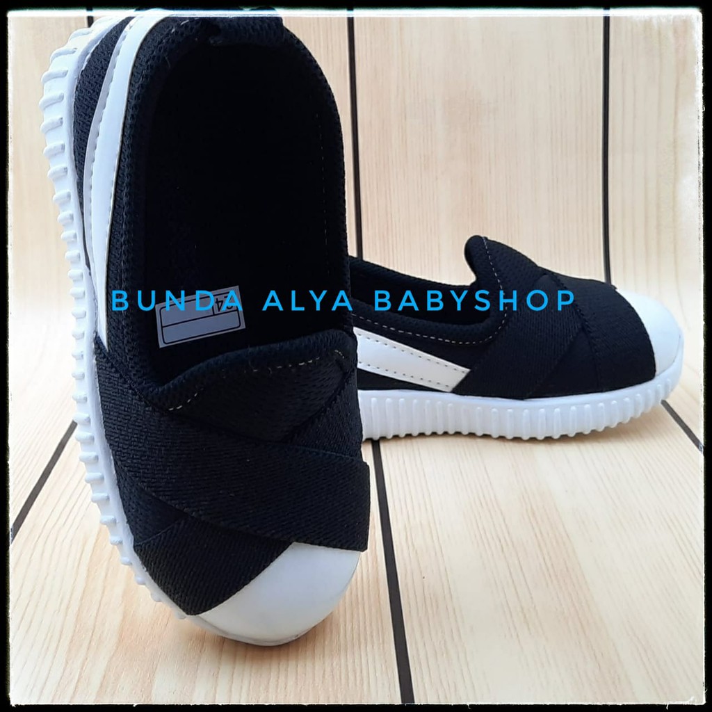 Sepatu Anak Perempuan Usia 2 3 4 5 Tahun HITAM - Sepatu Anak Sporty Cewek Cowok Alas Karet Anti Licin Size 22 - 28