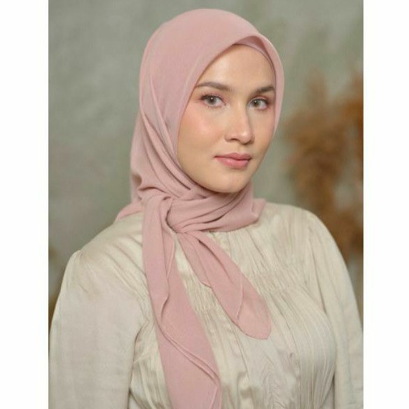 PARIS UWI BY NHS.LOOKS X DWIHANDA