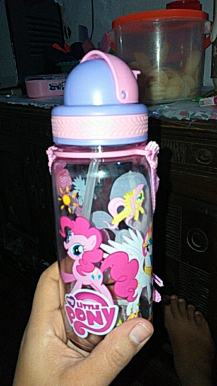 Botol Minum Sedotan Tali Panjang Karakter Kode 3675