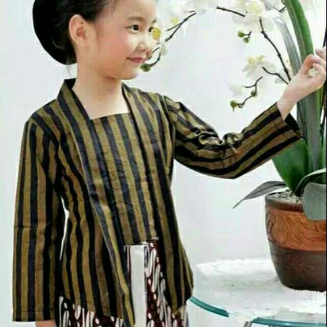 Kebaya lurik anak perempuan Kebaya lurik anak TK dan SD Baju adat jawa anak perempuan