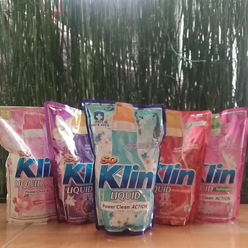 SOKLIN Deterjen cair 750ml