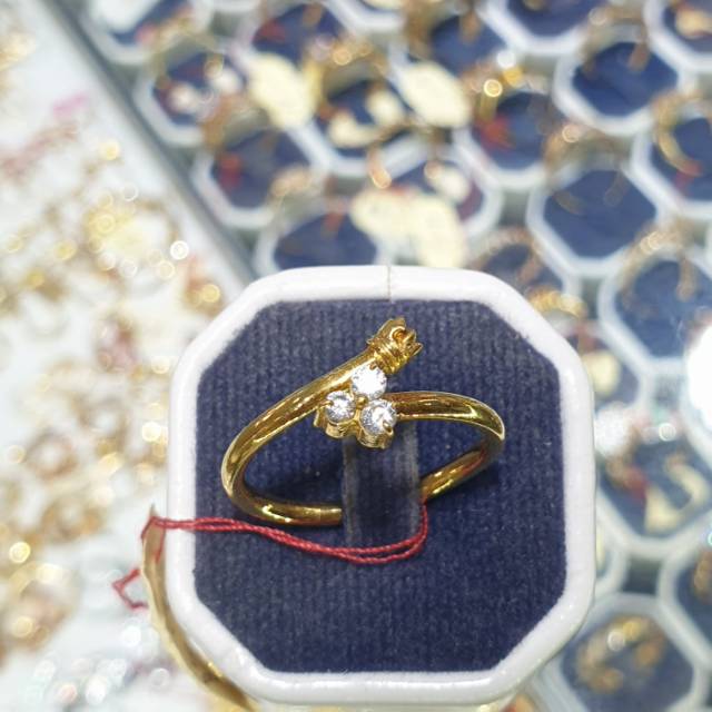 Cincin emas tua kadar 750 model kembang spiral