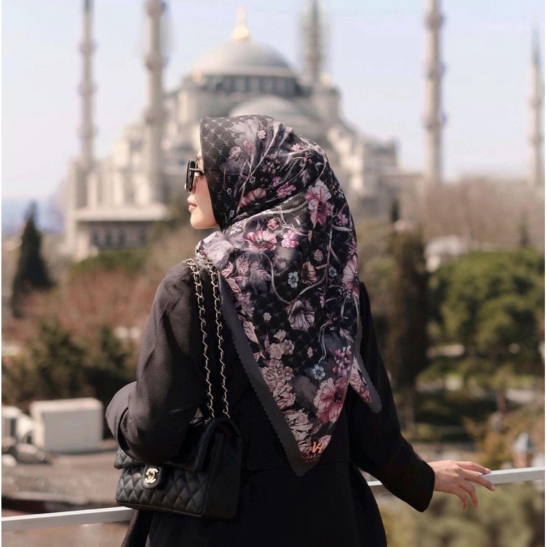 FREEBOOKED NIRWANA SCARF-SEKAR BLACK BY VANILLA HIJAB