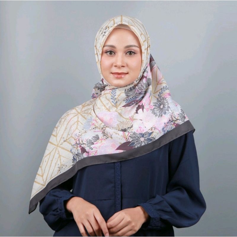 Zoya Kerudung segiempat Rebecca khalila Scarf