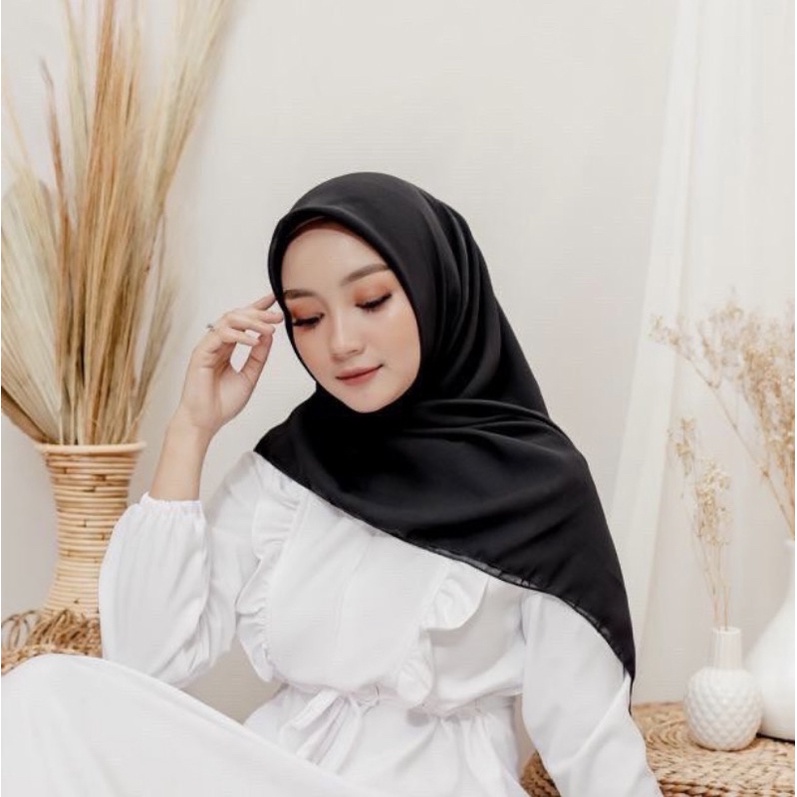 KERUDUNG SEGI EMPAT BELLA SQUARE , HIJAB