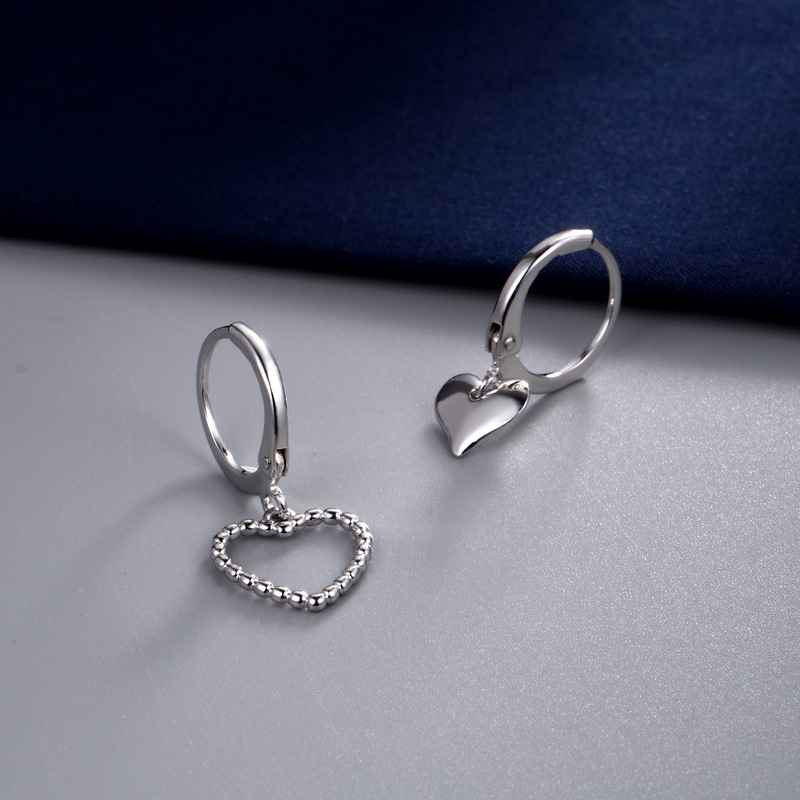 1 Pasang Anting Stud Bentuk Hati Asimetris Gaya Korea Untuk Wanita