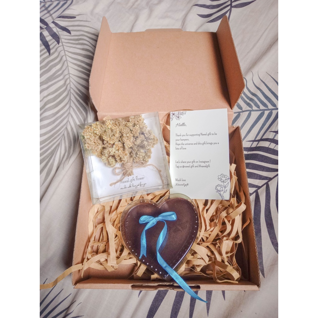 

paket chocolate and flowers