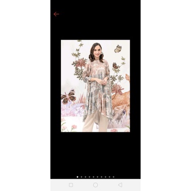 wearing klamby in allegra tunik