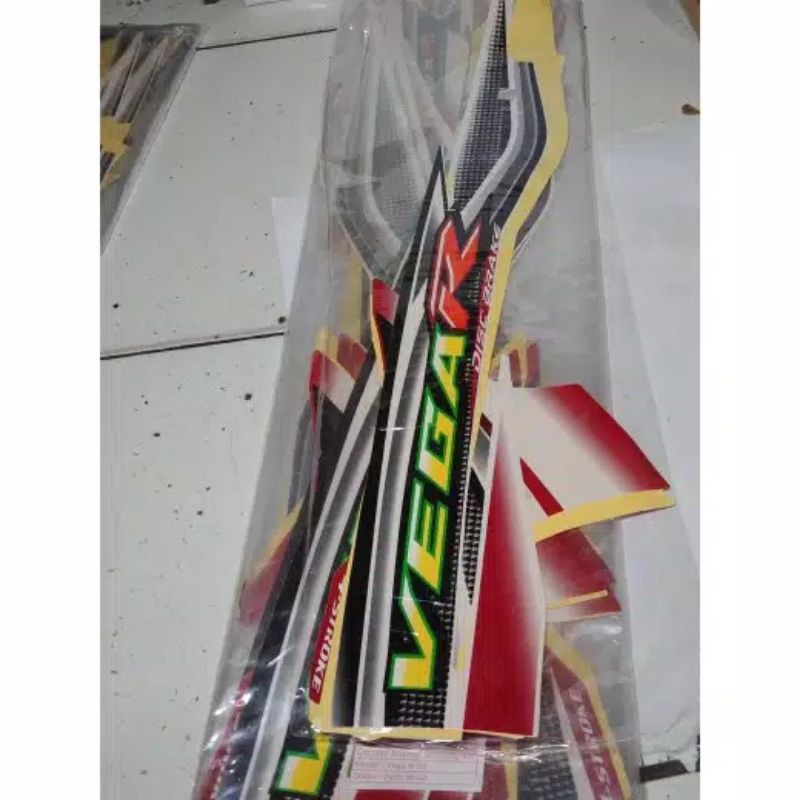 sticker stripping body Vega R lama merah putih