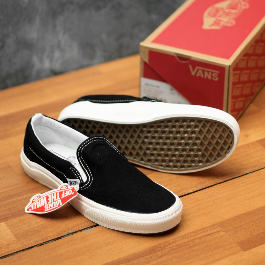 SEPATU PRIA VANS SLIP ON CLASSIC FULL WHITE SEPATU WANITA VANS SLIP ON KASUAL PUTIH POLOS PREMIUM QUALITY SEPATU SEKOLAH PUTIH / SEPATU KERJA SLOP PUTIH / SEPATU COUPLE VANS SLIP ON FULL WHITE PREMIUM TERMURAH