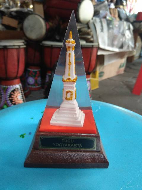 MINIATUR TUGU JOGJA LIMAS UKURAN KECIL 12x9x9 cm FIBERGLASS - DEKORASI RUMAH - SOUVENIR JOGJA MURAH