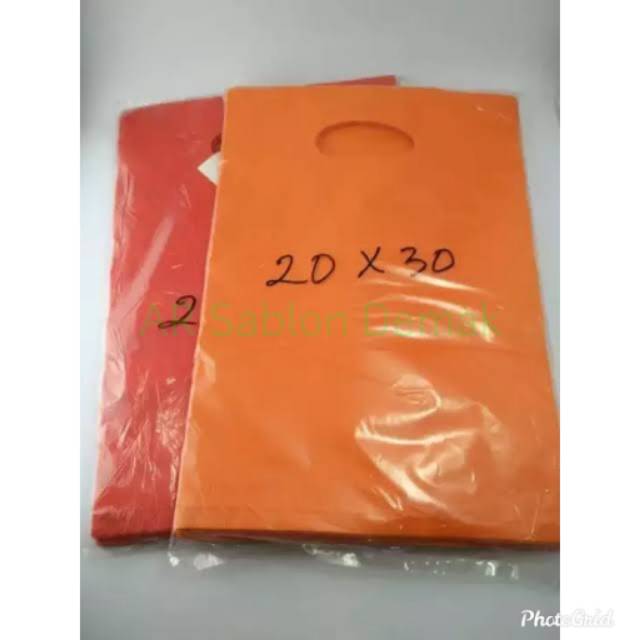 

Plastik polos ukuran 20cmx30cm / plastik packing /plastik plong polos