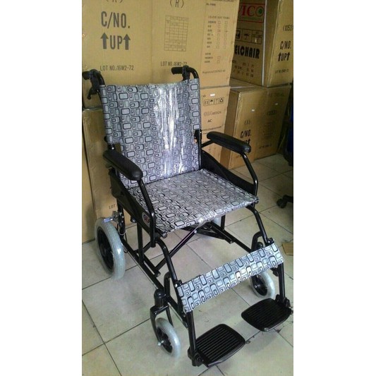 Kursi roda travelling GEA black chair
