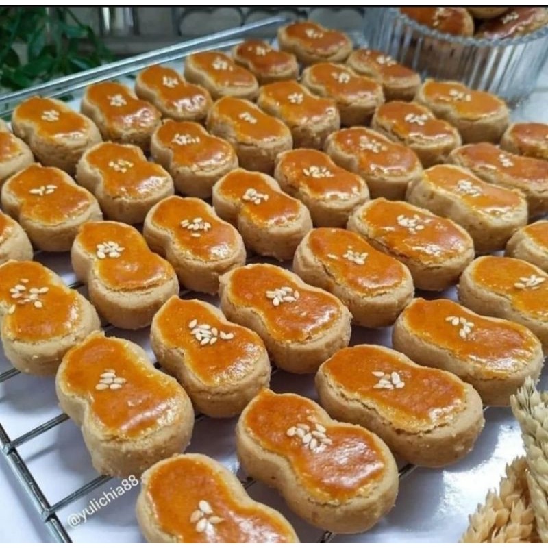 

KUE KACANG RASA TINGTING KUE KACANG JADUL KUE KACANG TERLEGIT PER 250 GRAM