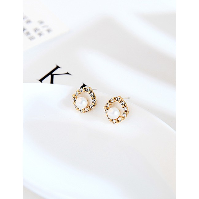 LRC Anting Tusuk Fashion Openwork Pearl Earrings With Diamonds D84693