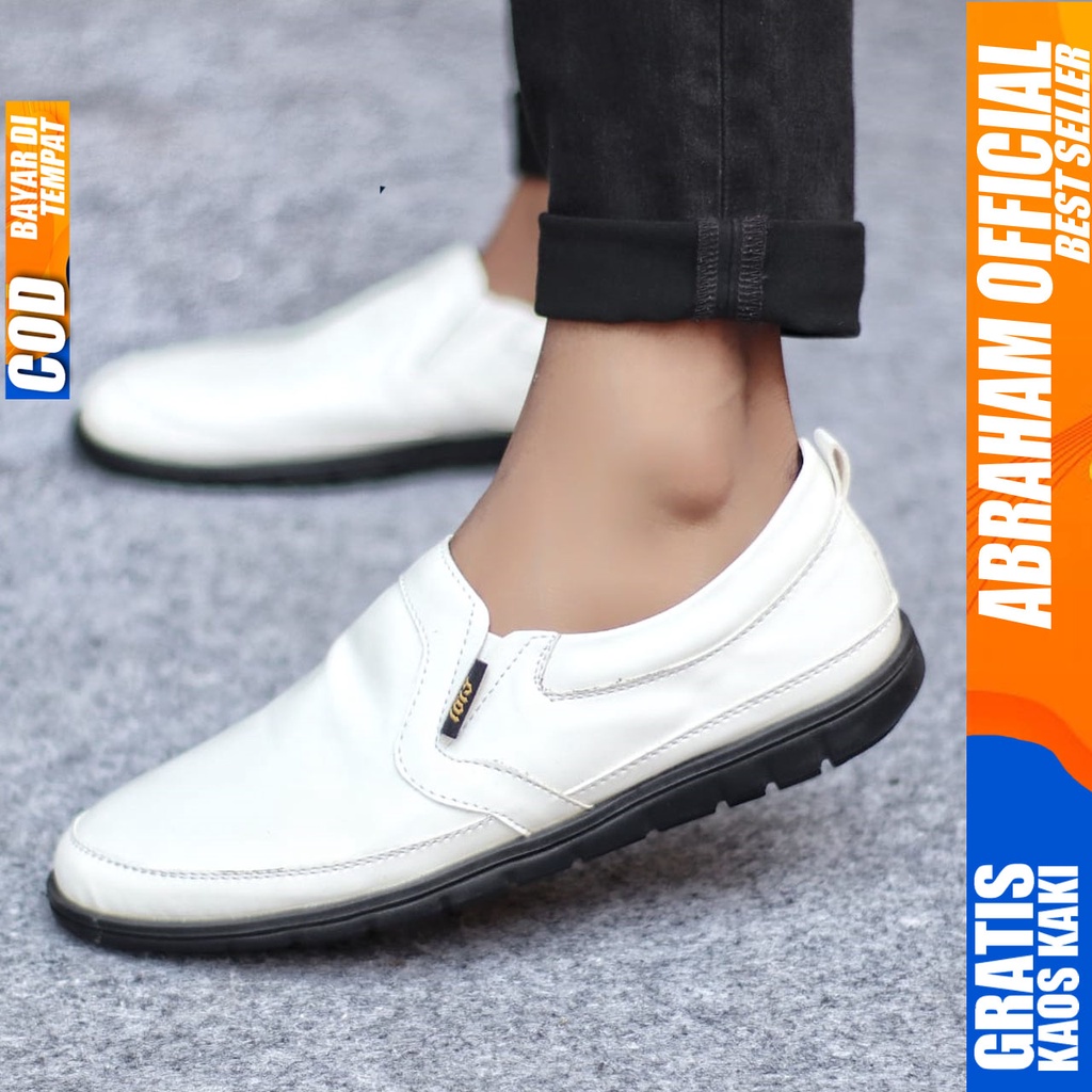 Sepatu Slip on Pria Santai Casual Formal Kulit Syntetic Kerja Kantor Kuliah Kondangan Hitam Keren Terbaru