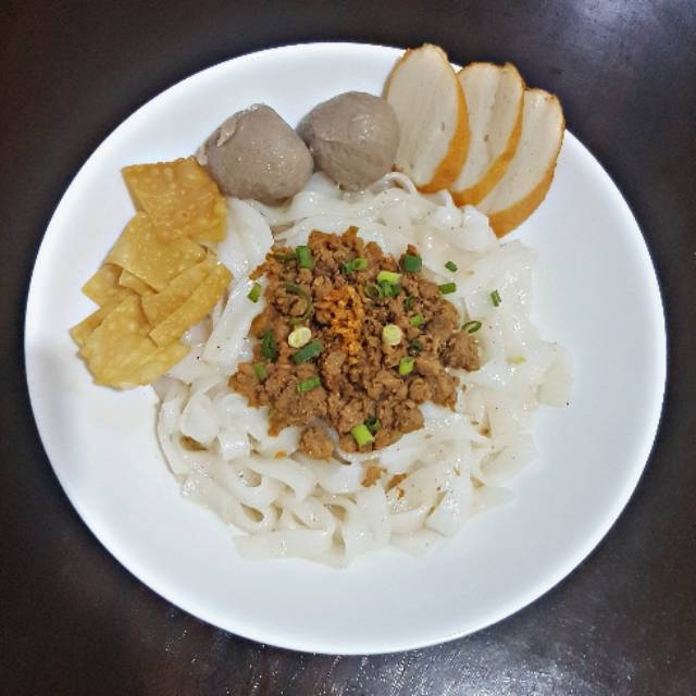 

Kwetiau Ayam Komplit