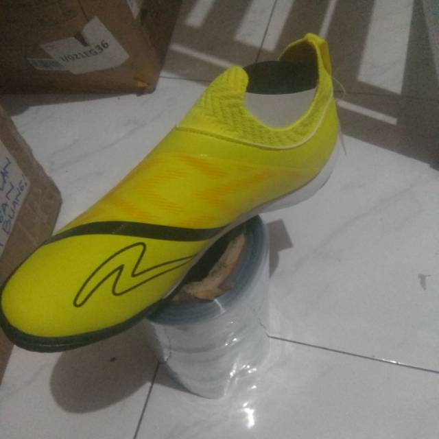 TERBARU sepatu futsal SPECS ACC SLAZ ELITE IN green tonic/black