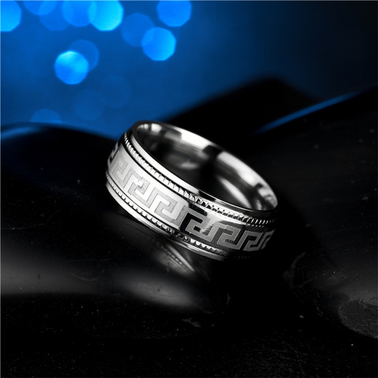 Cincin Titanium Pria Cincin Baja Tahan Karat Retro Eropa dan Amerika 30C03#