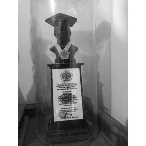 Plakat Wisuda / Box Acrylic Plakat Wisuda / Box Plakat Wisuda / Box Prasati Akrilik / Plakat Patung 