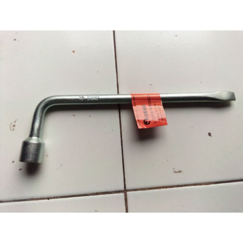 kunci roda motor roda tiga