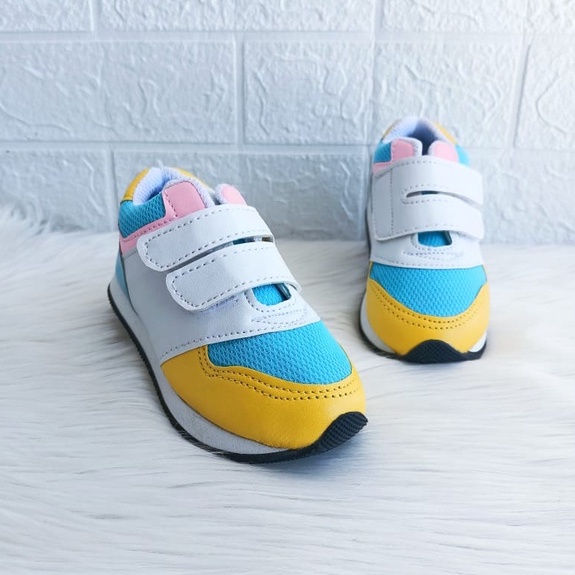 sepatu sneakers imitasi  anak perempuan N kuning biru pink murah