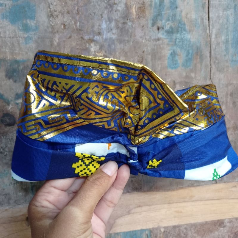 Udeng Jadi Prada Bali Motif Kotak Biru Tua
