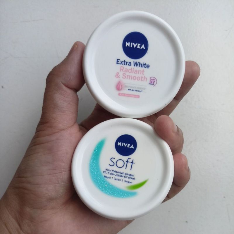 Nivea Soft Krim Pelembab Wajah dan Tubuh Extra White Radiant and Smooth Cream Krim Pemutih Pencerah 