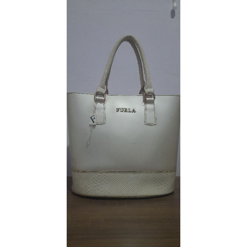 Preloved Tas Furla White