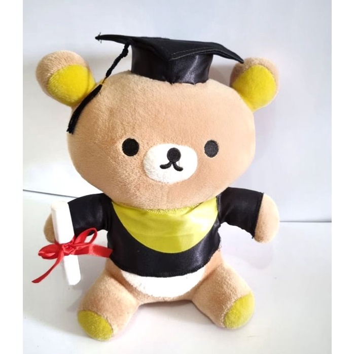 Boneka wisuda rillakuma