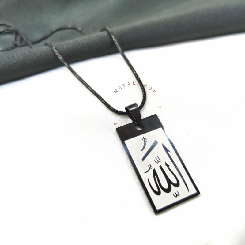 Kalung Titanium Dengan Liontin Lafal Allah Bahan Titanium  Variasi Kotak Anti Karat