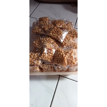 

kacang bawang gurih renyah bungkus kecil