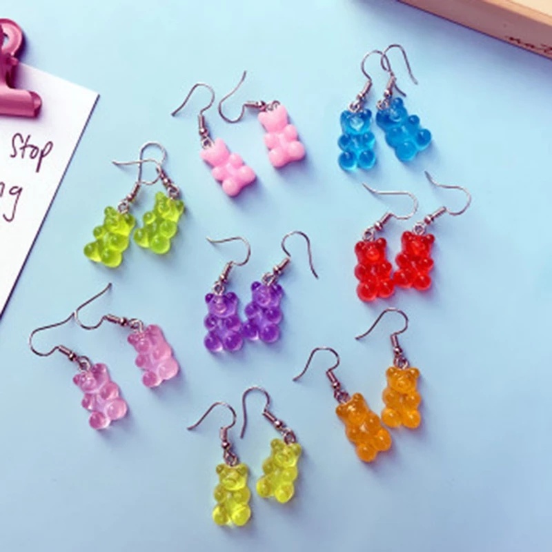 1 Pasang Anting Tusuk Gantung Panjang Desain Kartun Beruang Bahan Resin Warna Permen Untuk Pengantin