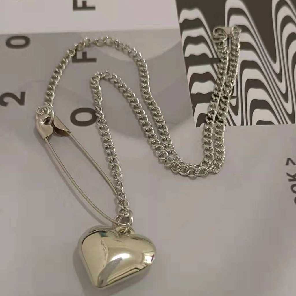 Pin cinta kalung hip hop gaya dingin keren kalung gaya Perancis ins baru kalung wanita berbentuk hat