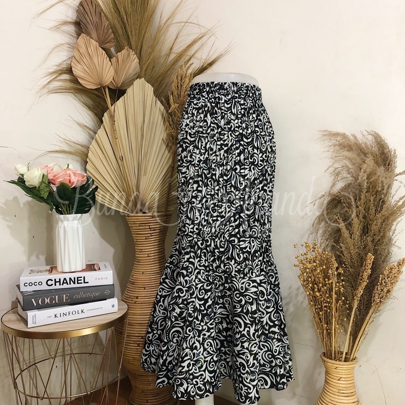 Rok Batik Plisket Duyung-Keong Hitam
