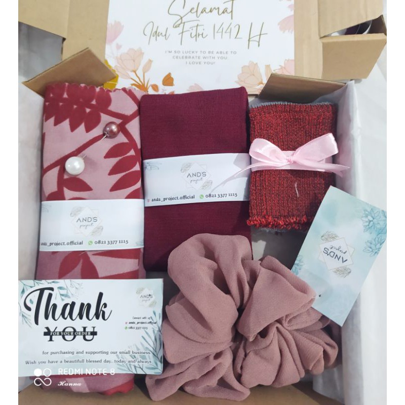 

Gift box hampers hijab cantik murah