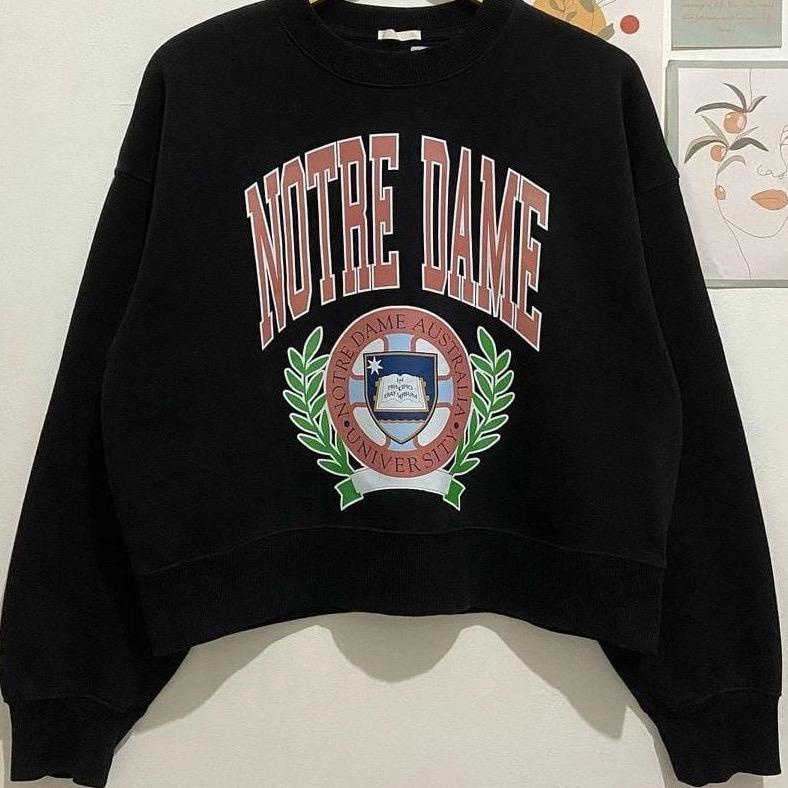 Sweater Wanita Crope Nothre Dame