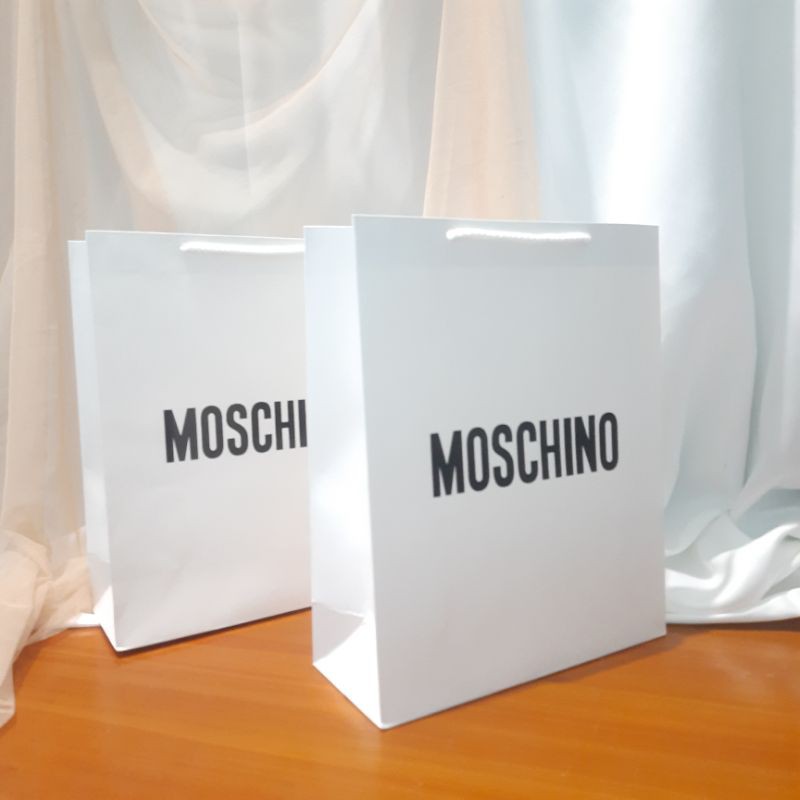 

Paperbag Moschino untuk Baju Kaos Hoodie dan Tas Paper Bag Gift Wrapping Branded