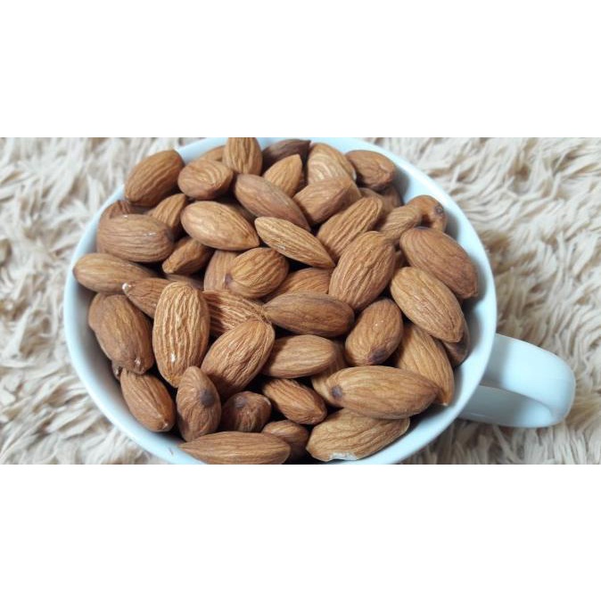 

Natural Almond 1 Kg Whole Raw / Mentah Kulit Ari / Kacang Almon 1000Gr