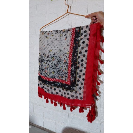 Wardrobe Sale : Elzatta Hijab Segi Empat Motif Preloved