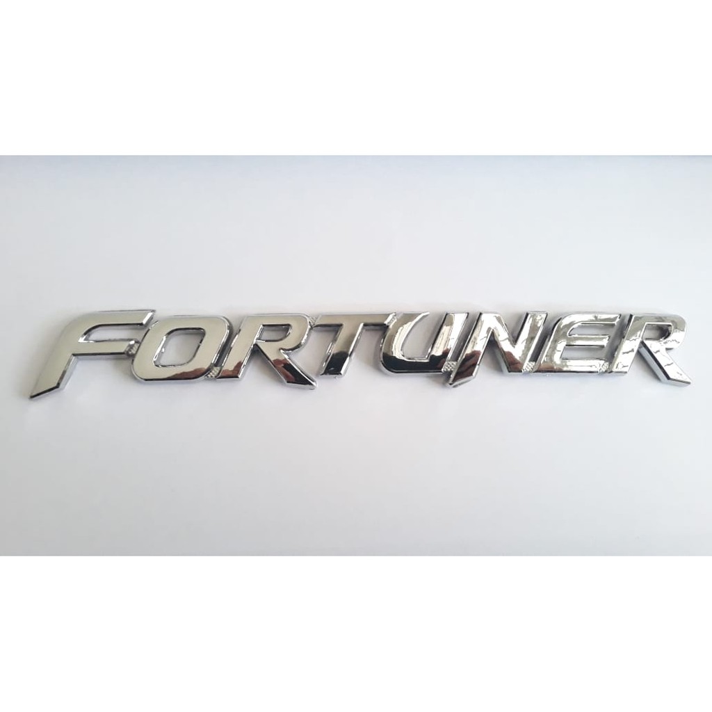 Emblem Huruf Nama Mobil Bagian Belakang Warna Chrome