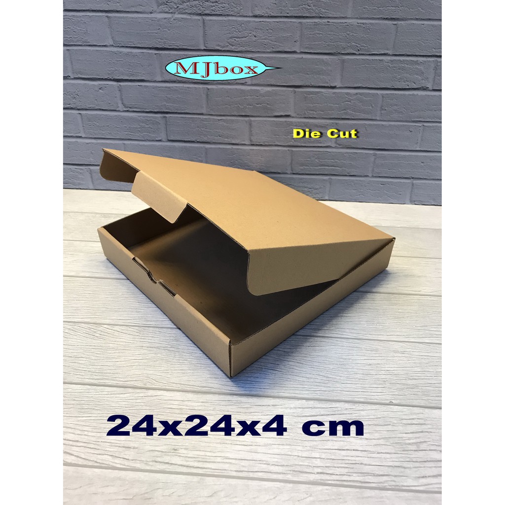 

Kardus 24 x 24 x 4 cm........... Die Cut ( pembelian di atas 10 pcs harganya lebih murah )