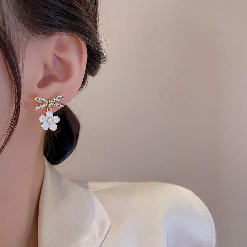 Anting Tusuk Sterling silver 925 Desain Bunga Hias Berlian Imitasi Mewah Untuk Wanita