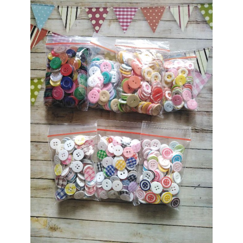 Kancing plastik bulat / bunga 1,3 cm / 1,5 cm kotak mix warna 100 pcs