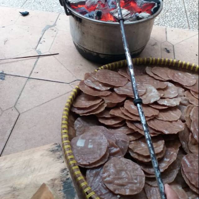 

Kemplang tunu, ikan sale, macam2 ikan asin dan macam2 bakso dan sosis