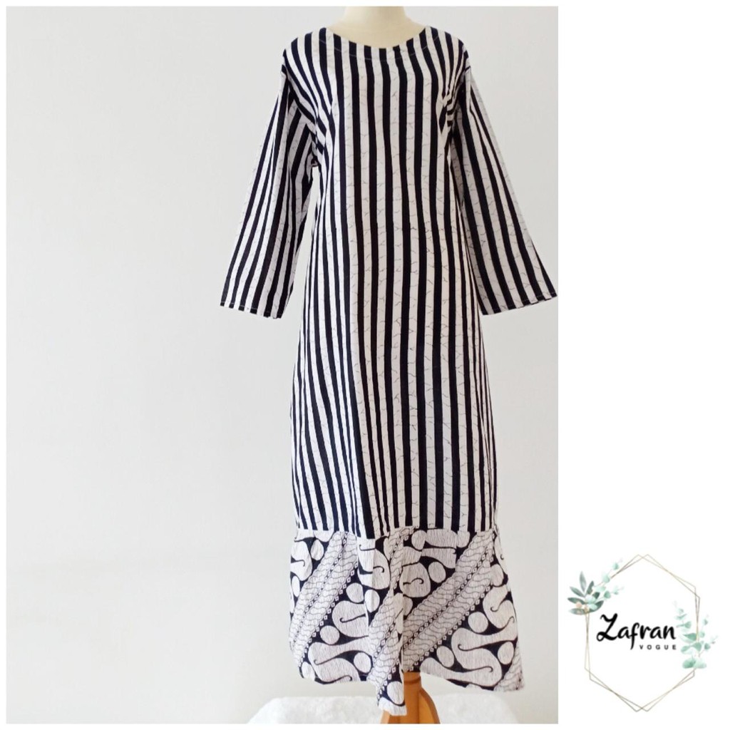 Gamis Batik Jumbo Garis Hitam Putih