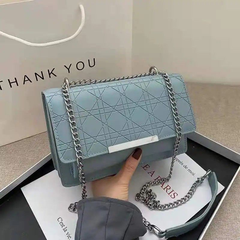 

Kode: ELJ 5420IDR : 130 rbBahan : Kulit PUukuran: 14 x 22 x 9 cm