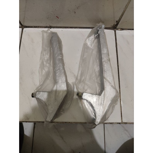 Tiang Dudukan Ban Serep Vespa Ring 8 Ring 10 Vespa Super Sprint