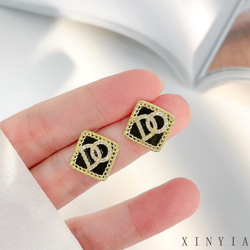 Anting Tusuk Desain Tulisan DO Hias Berlian Gaya Simple Untuk Wanita XIA.ID